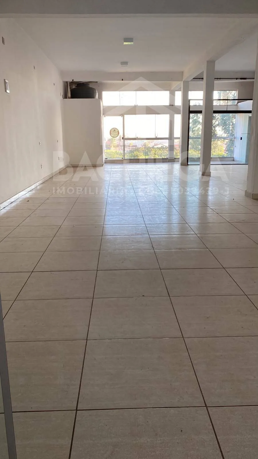Salão comercial - São José